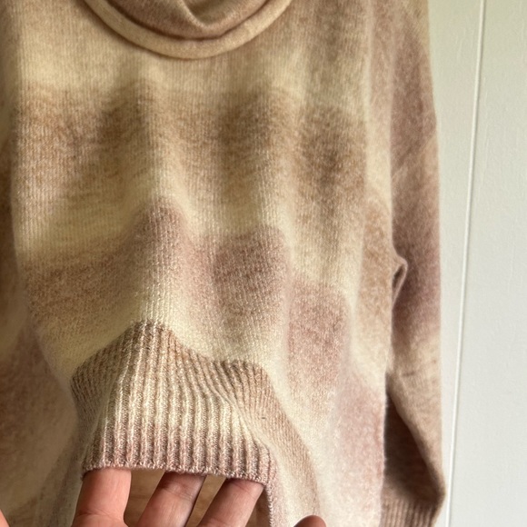 🔥 Last Chance! AMERICAN EAGLE Cowl Neck Oversized Ombre Sweater - Picture 2 of 5
